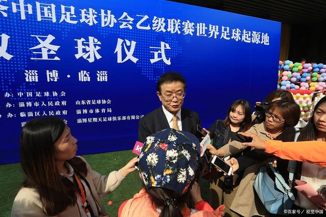 赫伊森不满落选？德拉富恩特：和他没问题，他做人和踢球仍需成长